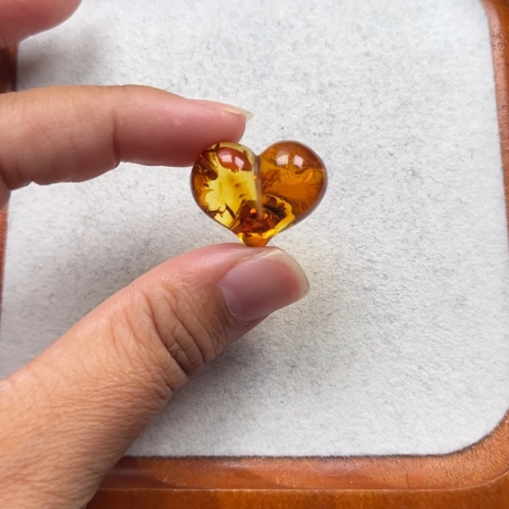 琥珀未镶嵌珠宝奇石M164号花珀屁桃