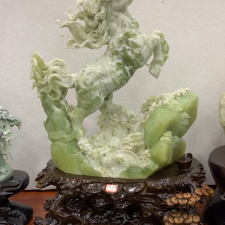 蛇纹石玉（覆膜）未镶嵌珠宝奇石