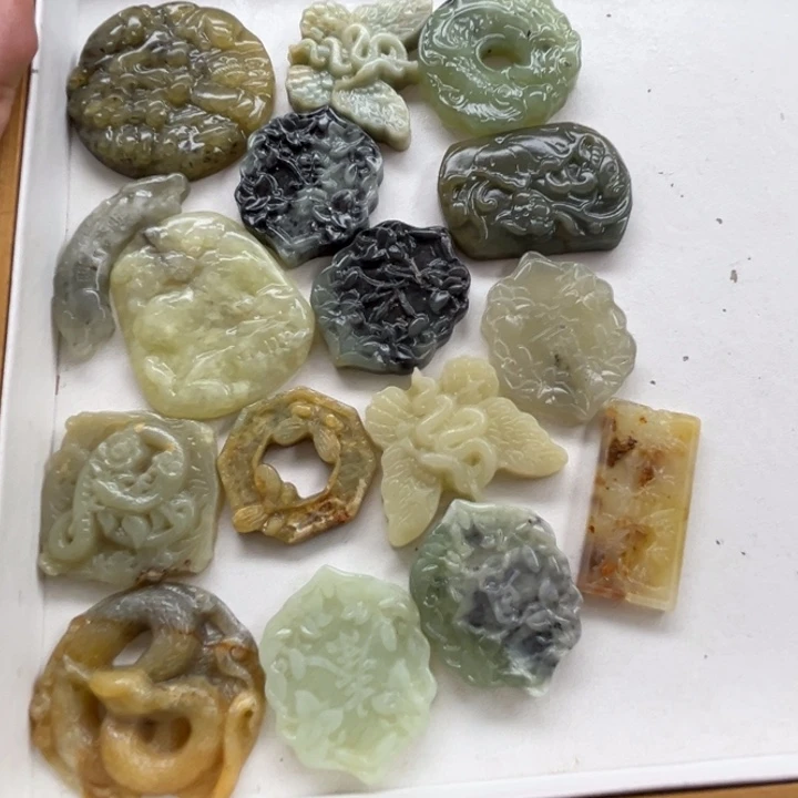 未镶嵌蛇纹石玉颈饰