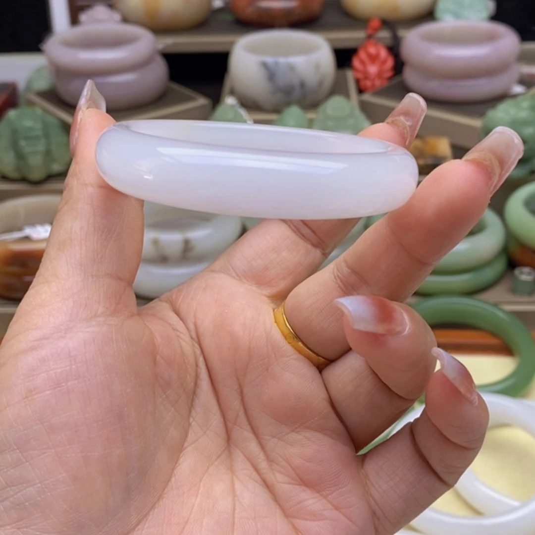 【闪购商品】石英质玉手镯未镶嵌?*椒