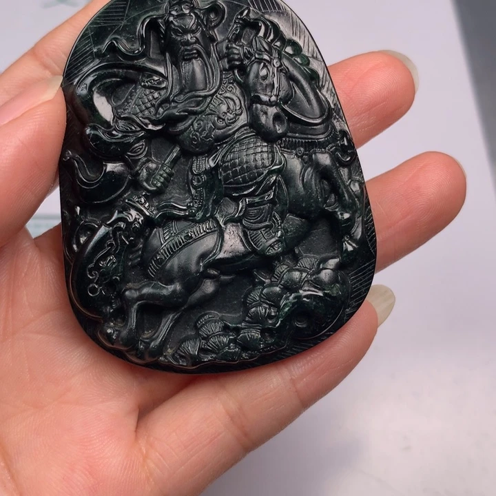 武***哥翡翠未镶嵌颈饰翡翠