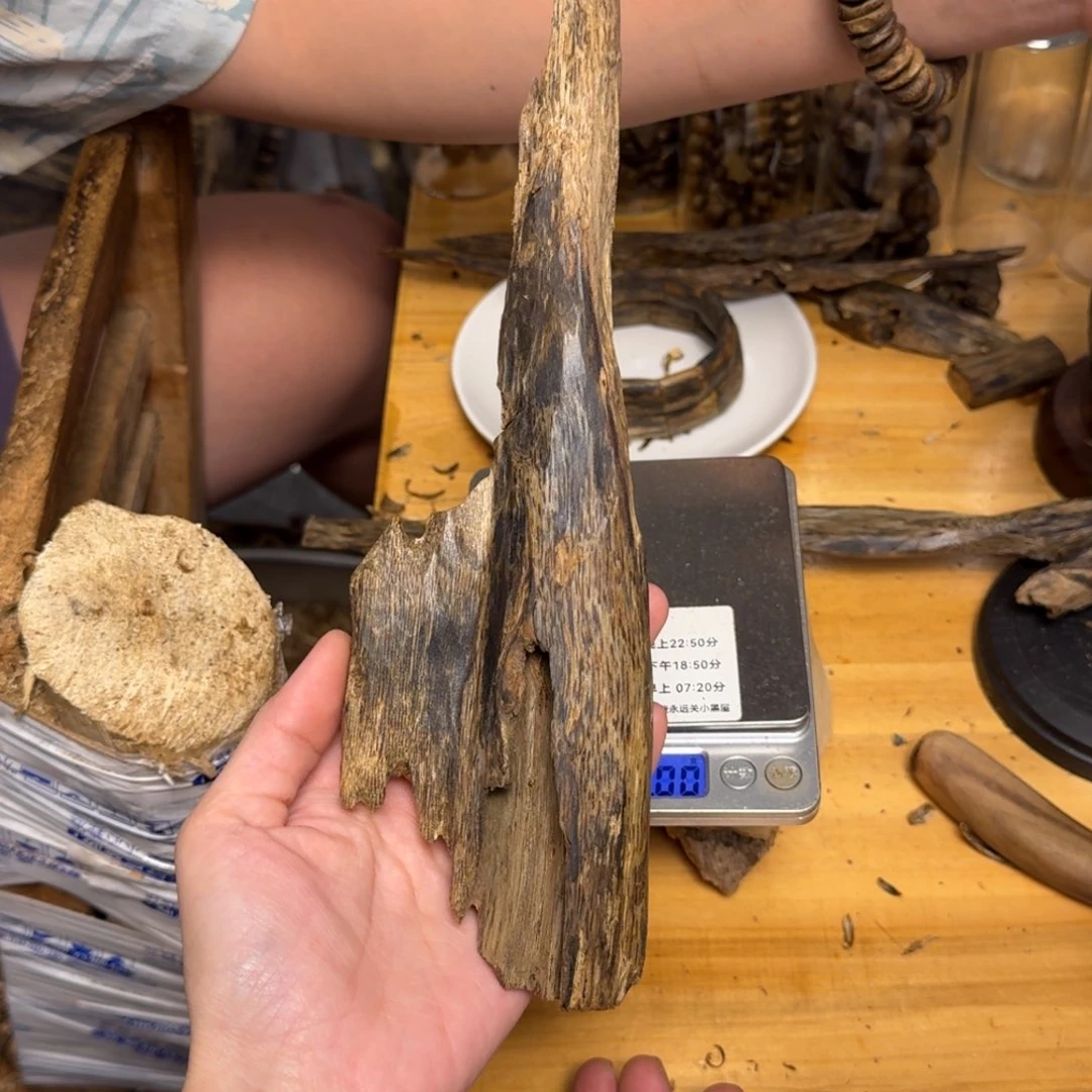 沉香碎屑沉香白棋块料76克