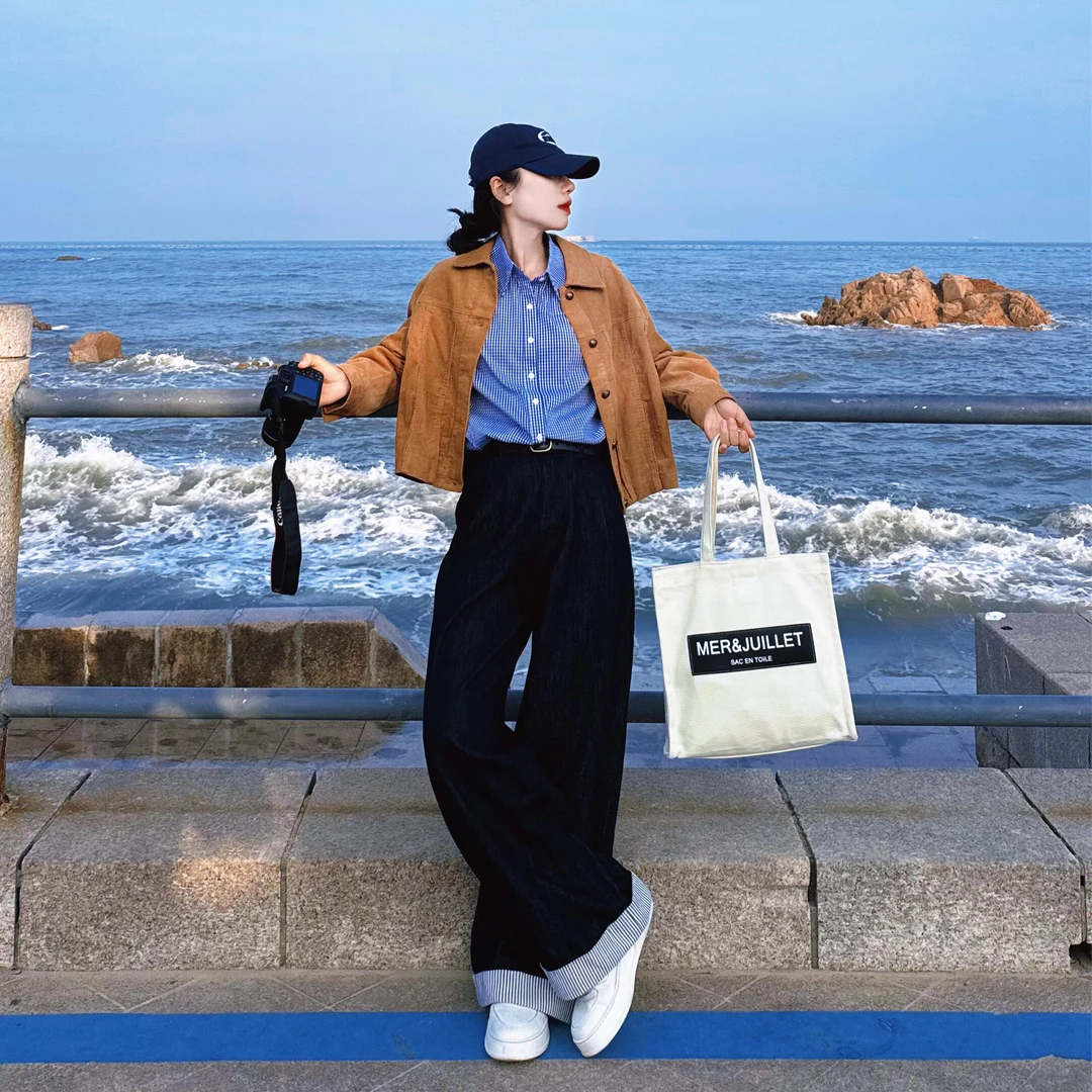 入秋搭配一整套多巴胺棕色夹克外套叠穿条纹衬衫牛仔阔腿裤三件套