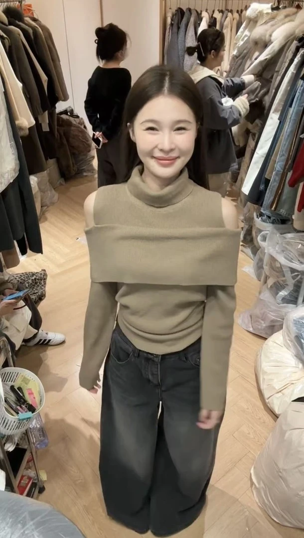 大码2025秋冬新款时尚复古韩系露肩设计毛针织衫显瘦上衣女百搭