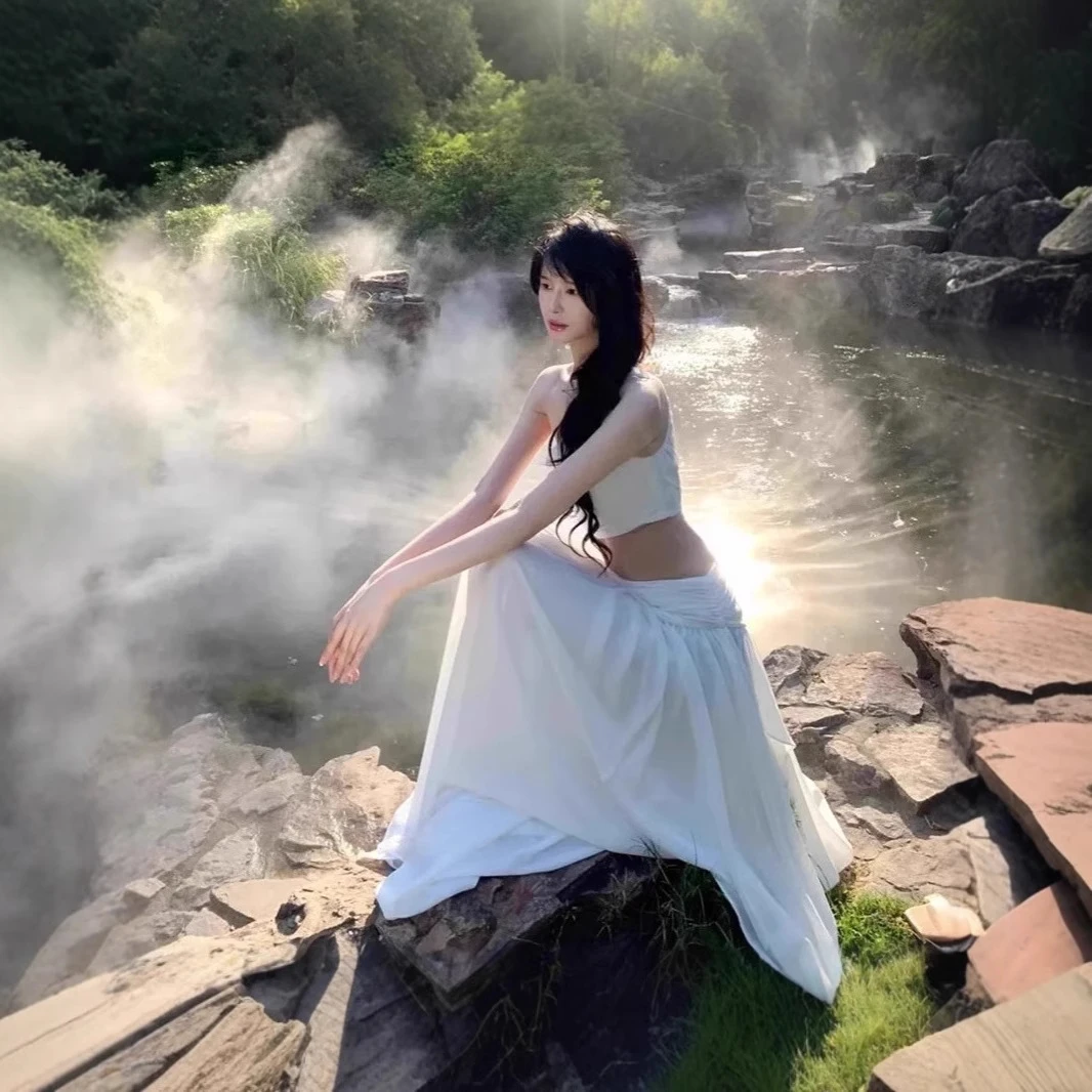 法式小众高级清冷感白色斜肩露腰连衣裙女海边度假氛围感超仙长裙