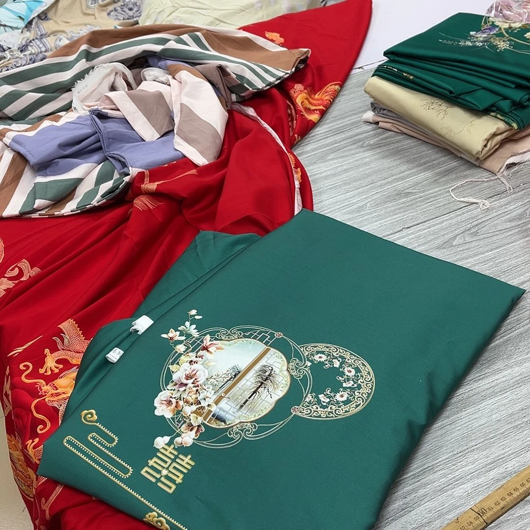 彭***花棉棉绿色贡缎9米117瑕疵