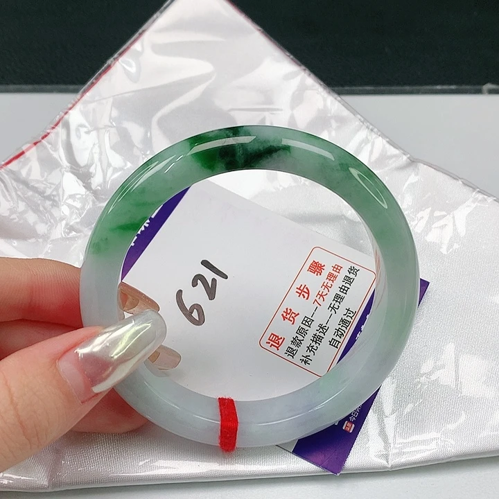 翡翠手镯未镶嵌翡翠手镯