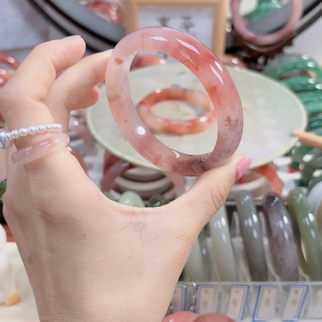 石英质玉手镯未镶嵌红**梦