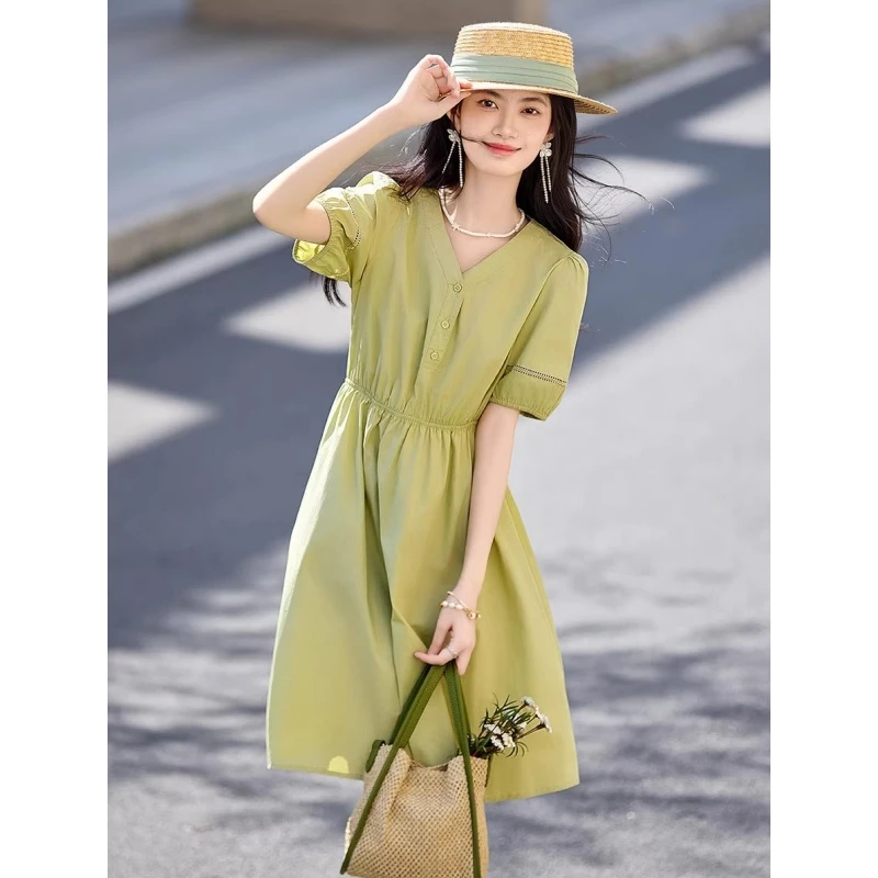 薄款v领连衣裙女夏季2025新款休闲气质显瘦茶歇时尚收腰宽松A字裙
