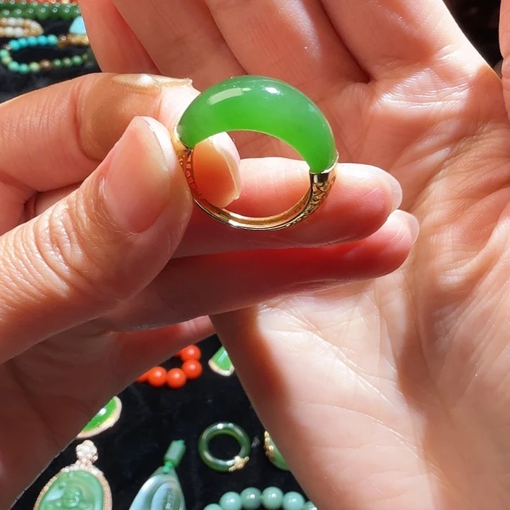 6***8和田玉（碧玉）18K金镶嵌戒指乌兰海果绿