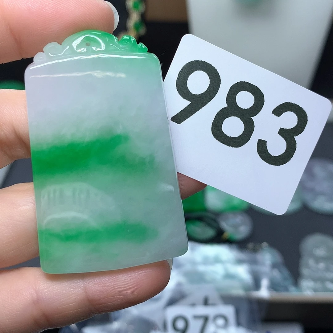翡翠颈饰未镶嵌翡翠