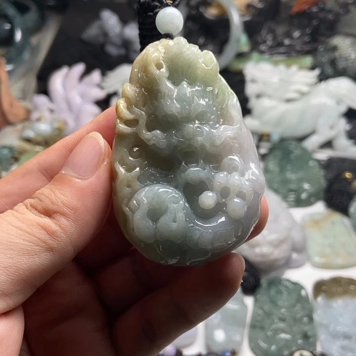 翡翠未镶嵌颈饰龙牌52