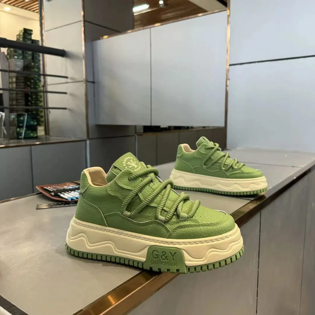 2025年冬季新款户外休闲鞋系带增高休闲板鞋纯色中年青少年男