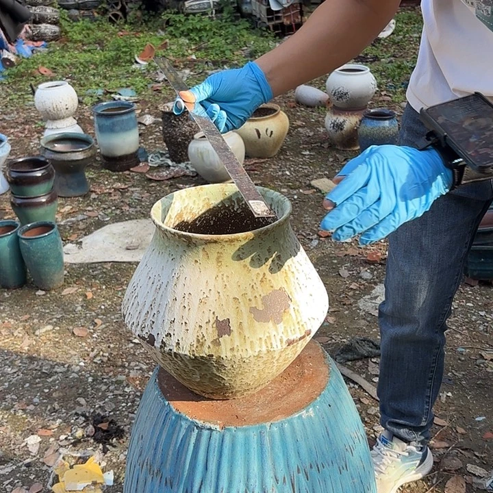 高度27厘米口18厘米瑕疵
