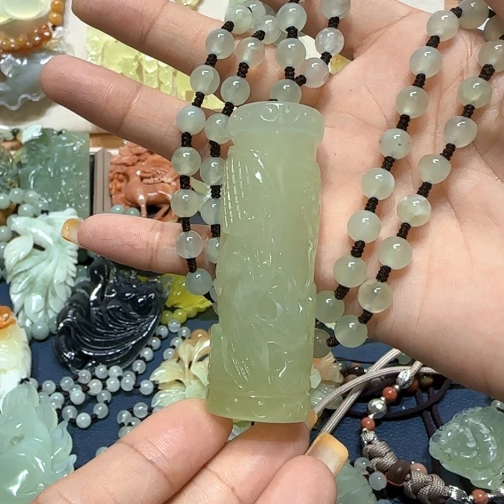 未镶嵌蛇纹石玉吊坠