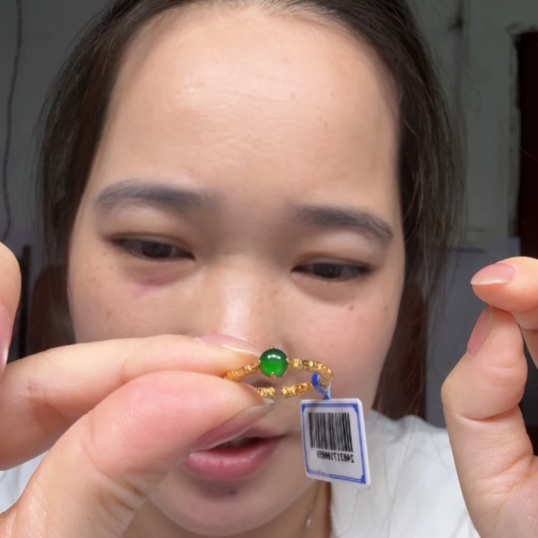 翡翠未镶嵌项圈戒指