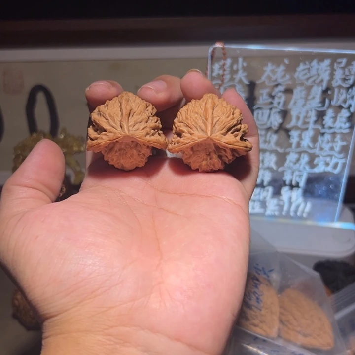 把件文玩核桃边37高39全品盘山三棱红皮