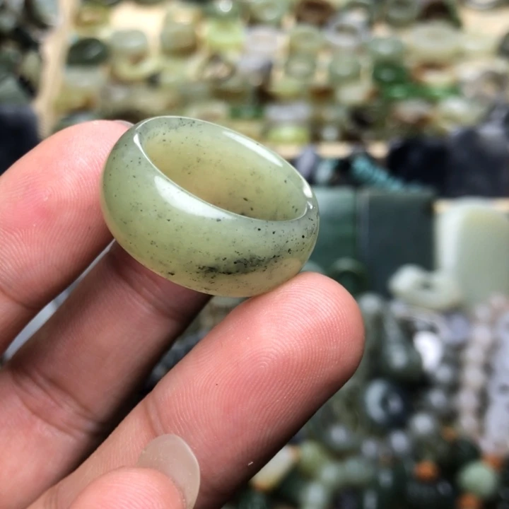 和田玉颈饰未镶嵌H****潘