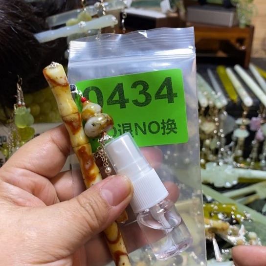 一***行蛇纹石玉未镶嵌发簪