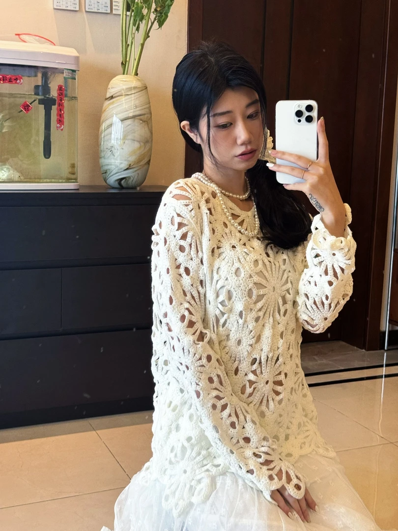 白色独特绝美松弛感外搭镂空长袖宽松罩衫上衣慵懒风针织衫毛衣女