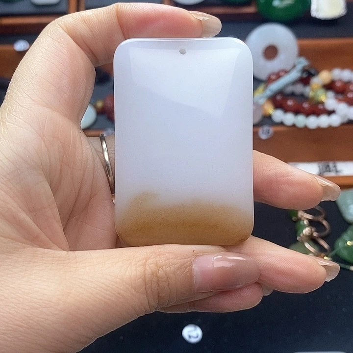 石英质玉颈饰未镶嵌