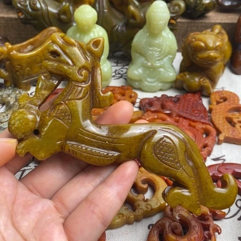 蛇纹石玉未镶嵌颈饰