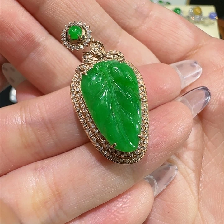 【闪购商品】颈饰18K金镶嵌翡翠