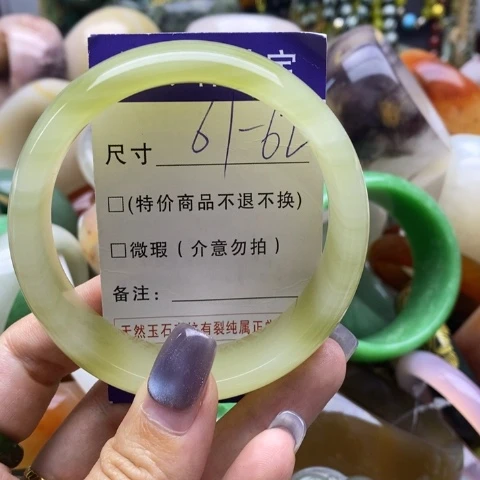 未镶嵌手镯石英质玉