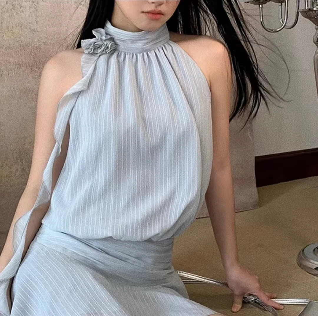 【芊芊三彩】挂脖连衣裙女夏季无袖短裙法式设计感气质条纹蓝色裙子