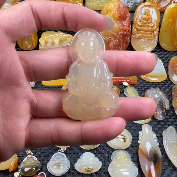 石英质玉（黄龙玉）未镶嵌颈饰