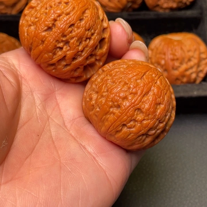 文玩核桃把件秦岭野生核桃