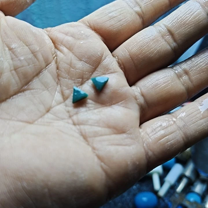 石英石非金属大山出品老油绿三角形配饰