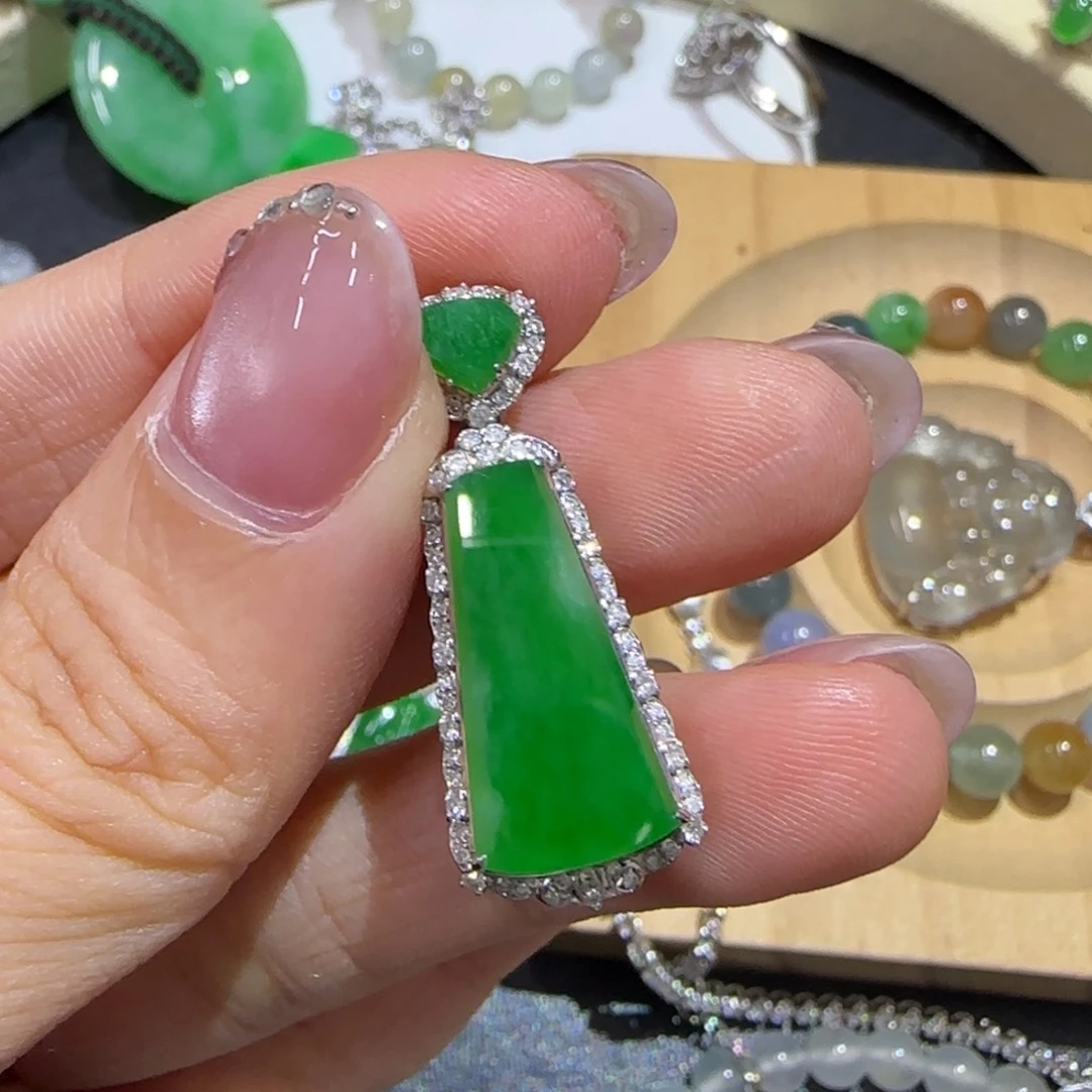 翡翠18K金镶嵌颈饰精品