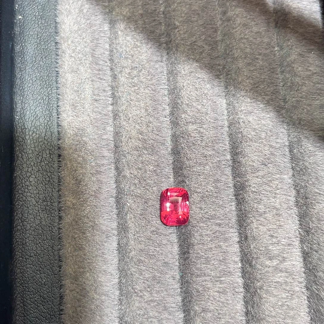 尖晶石裸石1.28ct莲花色马亨盖grc vb