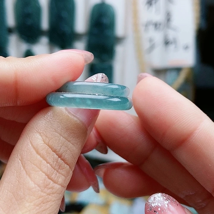 颈饰足铂镶嵌翡翠翡翠
