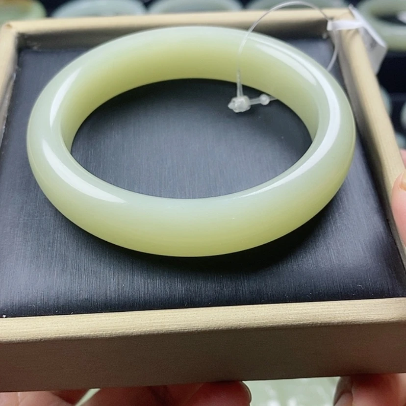 【闪购商品】未镶嵌手镯和田玉