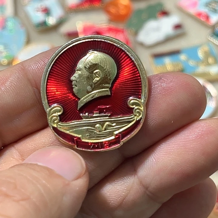 单***下其他普通金属普通纪念章一枚