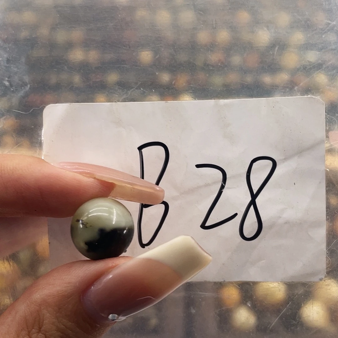 琥珀未镶嵌裸石12.4