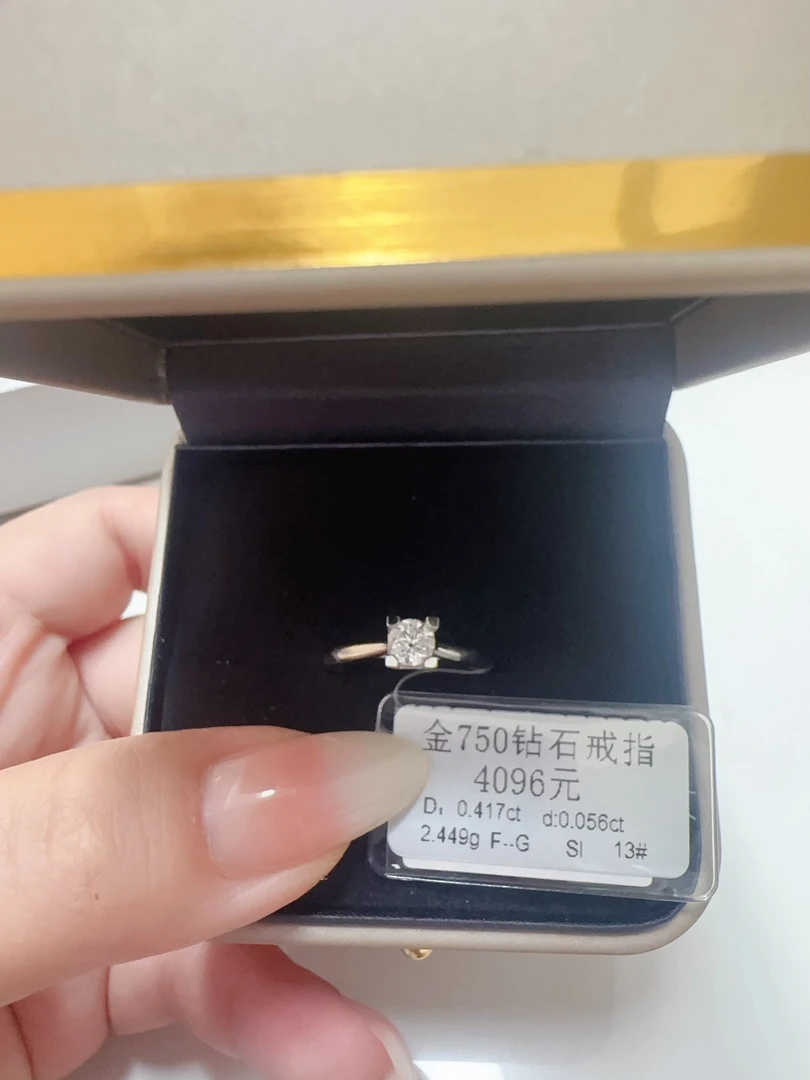 18K金天然钻石戒指