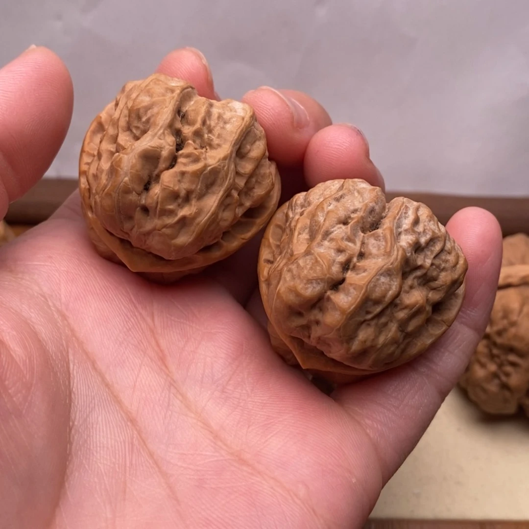 【闪购商品】文玩核桃把件四开背边35左右