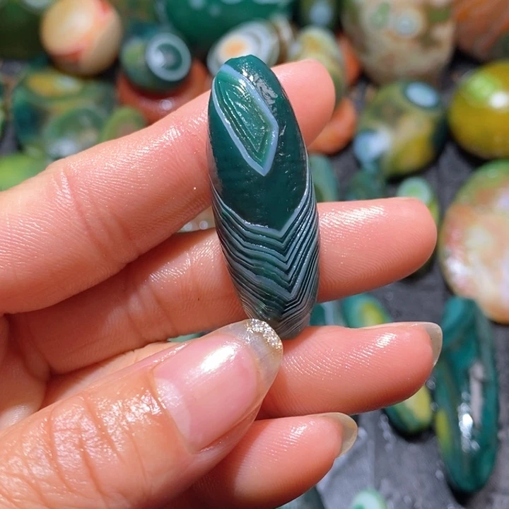 石英质玉颈饰未镶嵌王****！