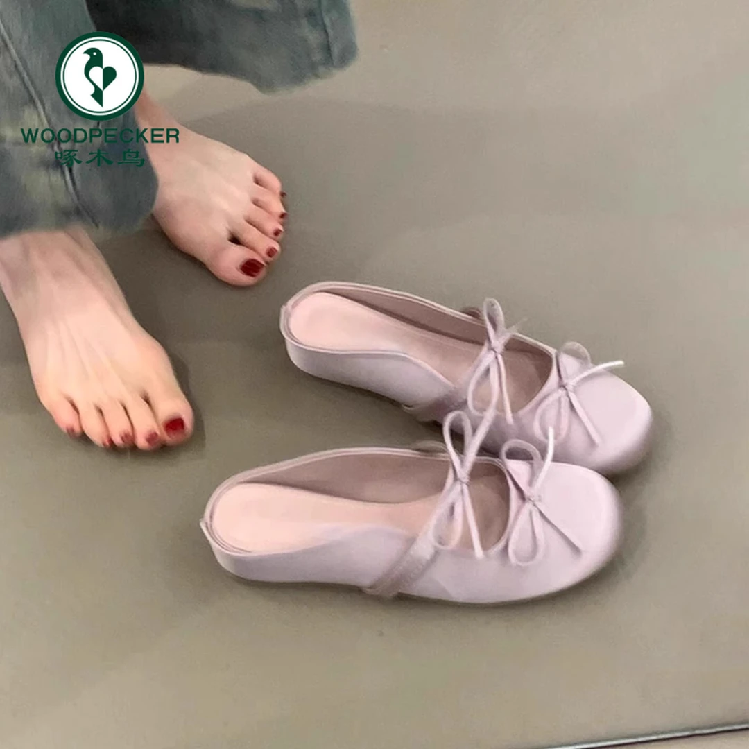 啄木鸟内增高平底舒适包头凉鞋女蝴蝶结一字带绸缎面圆头半拖鞋女