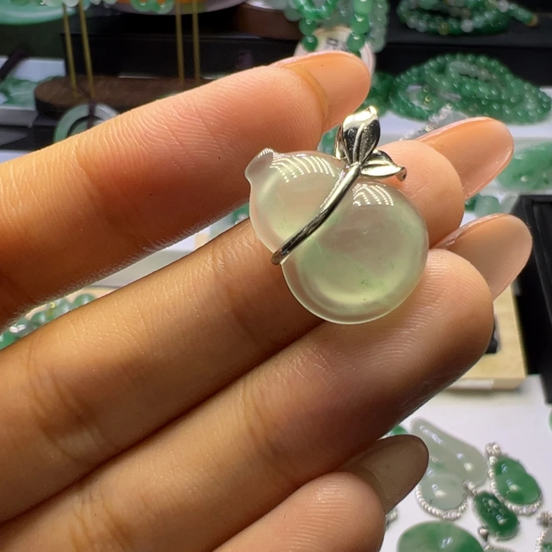石英质玉（非洲翠）未镶嵌颈饰