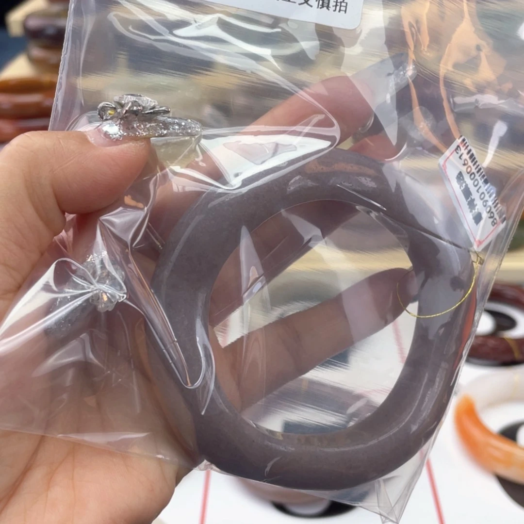 【闪购商品】石英岩玉手镯未镶嵌微****。