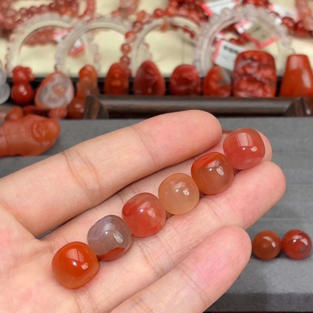 匪***转南红玛瑙未镶嵌颈饰六颗