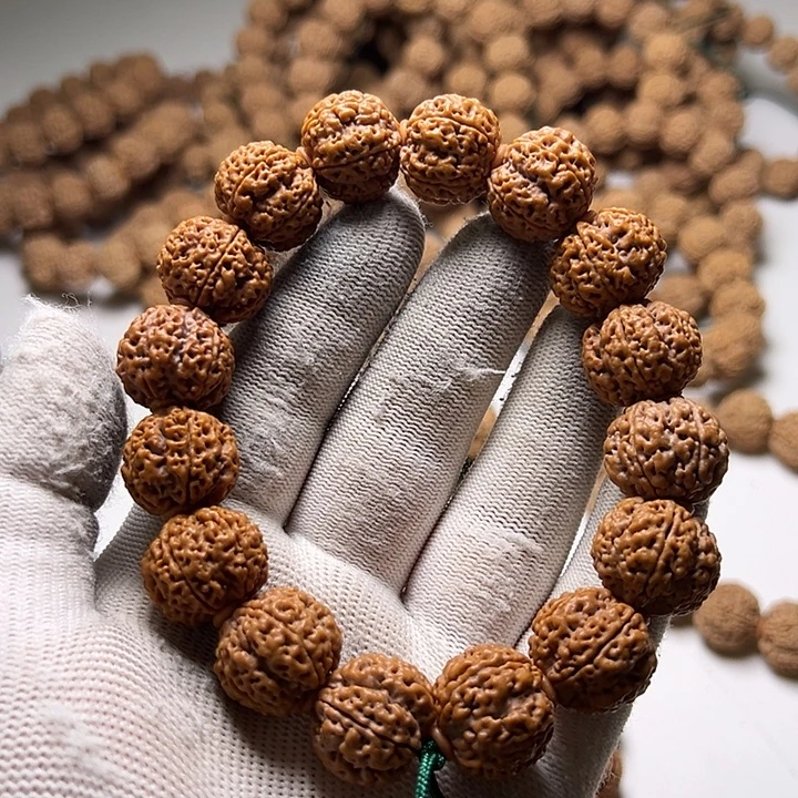 吊坠金刚菩提18打底蜂王