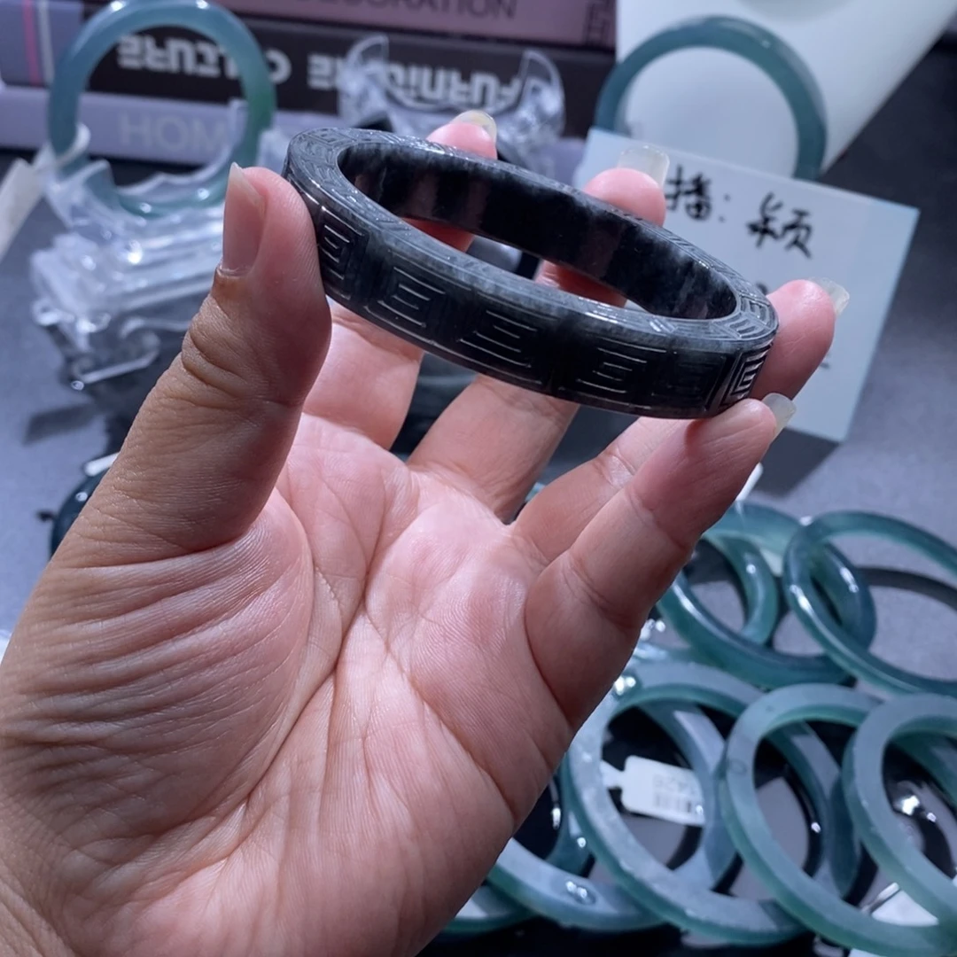 翡翠未镶嵌手镯水墨乌雕刻回纹