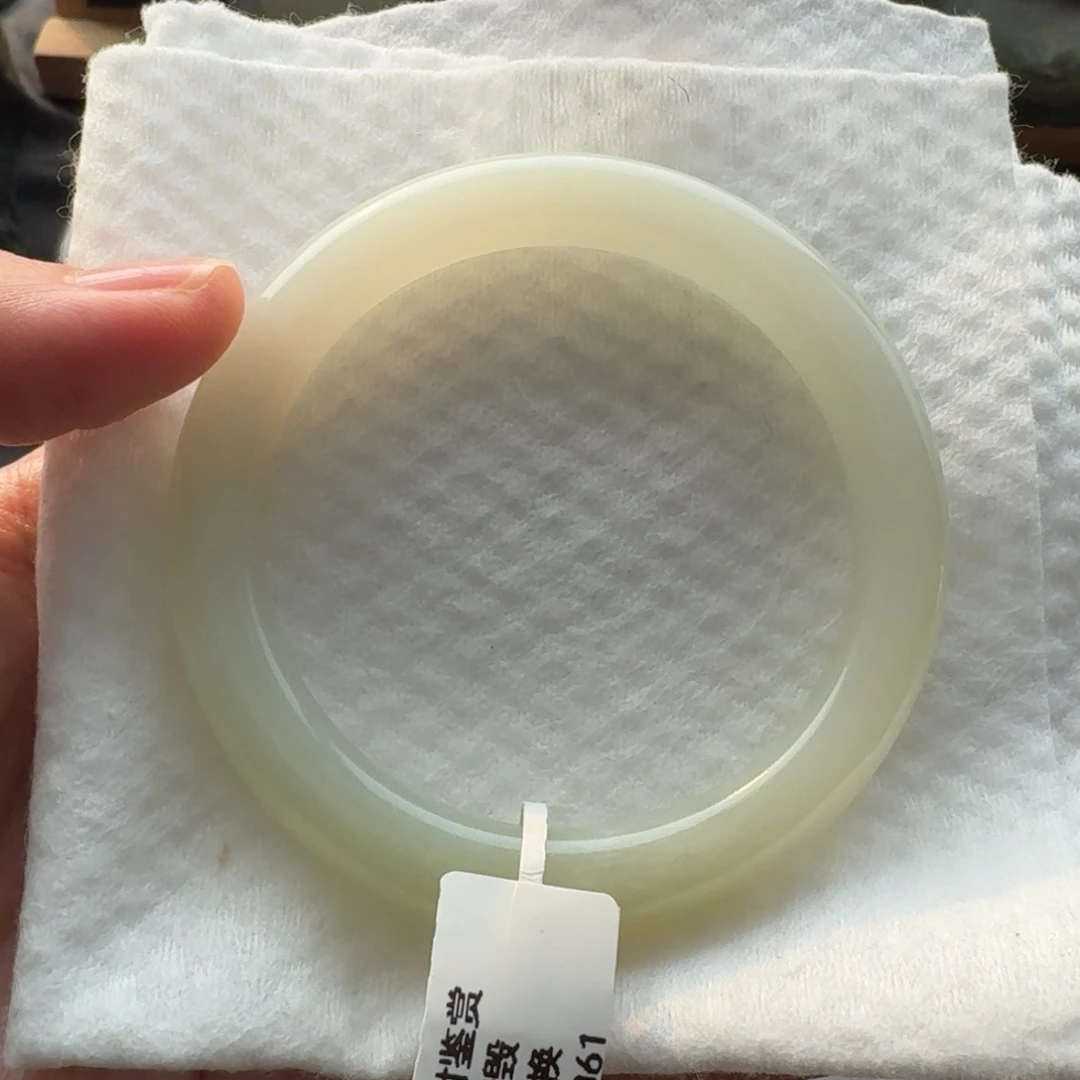 伟***W和田玉未镶嵌手镯