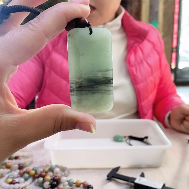 密玉（石英质玉）颈饰未镶嵌