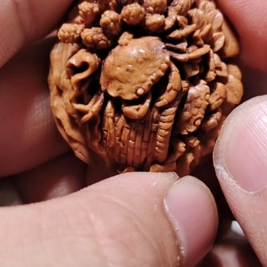 桃核纯手工雕刻八方来财